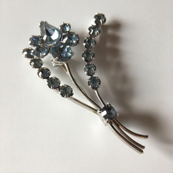 Austrian crystal flower brooch, pin - silver tone and pale blue - Picture 4 of 11